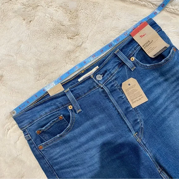 NWT(32x28) Levi’s Wedgie Straight Jeans High Rise Button Fly Medium Wash - Picture 5 of 14